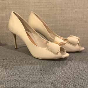 Ted Baker Alifair Ivory Peep Toe Bow Pumps 41 10